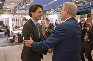 Al Gore con Justin Trudeau, Primer Ministro de Canadá, en la Conferencia sobre el cambio climátaco de las Naciones Unidas en París, Francia