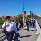 El Puente de Praga se convierte en enclave de tr�nsito humano tras el apag�n del 28 de abril