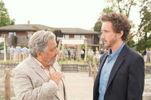 El doctor Olivier Béranger (Christian Clavier) y Damien Leroy (Baptiste Lecaplain) El doctor Olivier Béranger (Christian Clavier) y Damien Leroy (Baptiste Lecaplain)