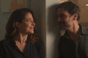 Eva (Nora Navas) junto a �lex (Rodrigo de la Serna)