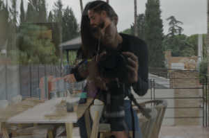 Sara S�lamo est� detr�s de la camara que persigue a Isco