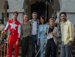Luis Fern�ndez, Edurne, Unax Ugalde, Paula Prendes, Mar�a Cereceda (directora) y Alejo Sauras durante el rodaje de 'Entre Vi�as'